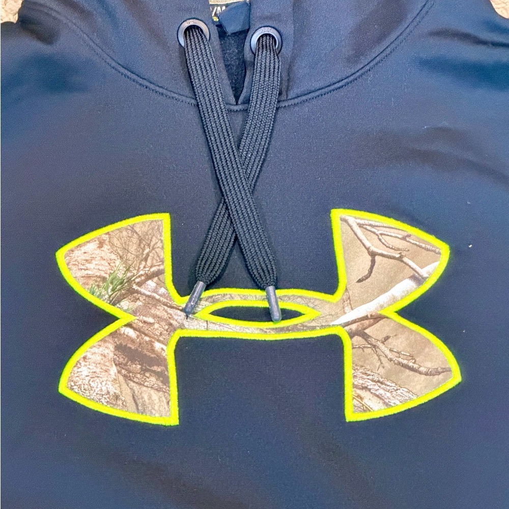 Men’s Under Armour Hoodie, Size M, Loose Fit, Black/Camo Roger’s Sporting Goods - Picture 3 of 7